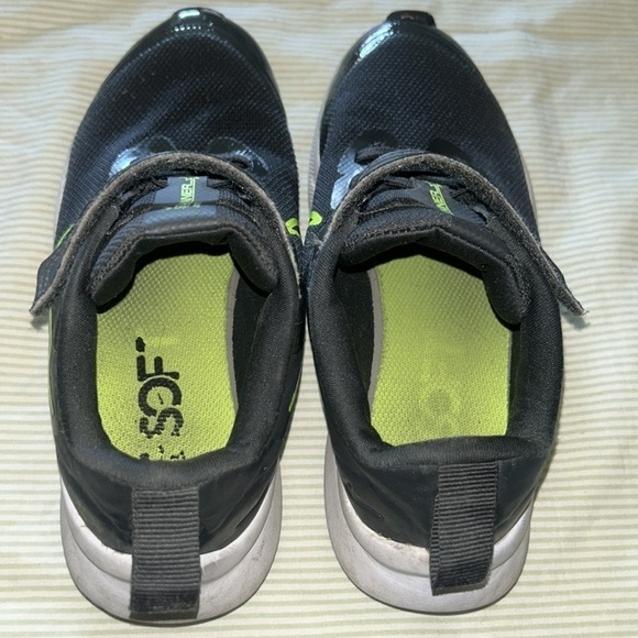 Used Nike unisex-child Sneaker - Picture 2 of 3